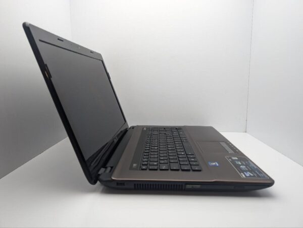 Ноутбук Asus X73E / 17.3" (1600x900) TN / Intel Core i3-2350M (2 (4) ядра по 2.3 GHz) / 6 GB DDR3 / 320 GB HDD / Intel HD Graphics 3000 / WebCam / DVD-ROM - Зображення 4