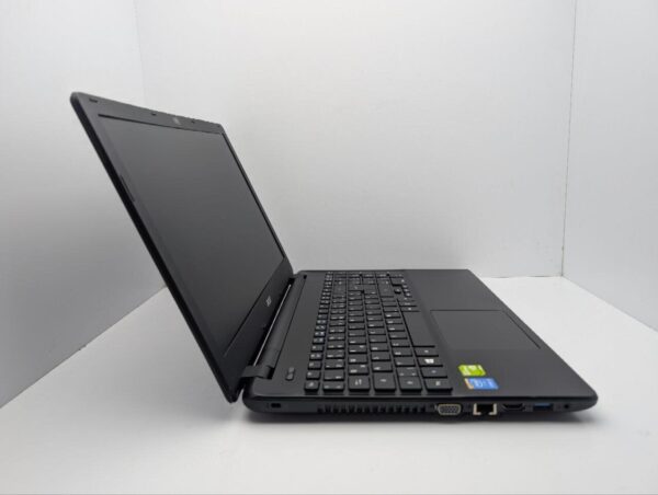 Ноутбук Acer Aspire E5-571G / 15.6" (1366x768) TN / Intel Core i3-4005U (2 (4) ядра по 1.7 GHz) / 6 GB DDR3 / 500 GB HDD / nVidia GeForce 820M, 1 GB GDDR3, 64-bit / WebCam / DVD-ROM - Зображення 4