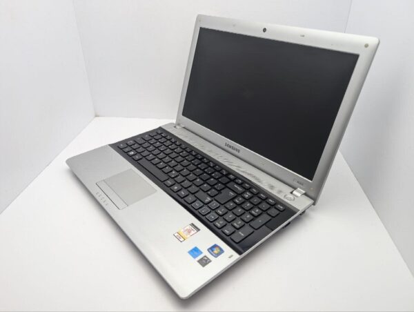 Ноутбук Samsung RV515 / 15.6" (1366x768) TN / AMD E-450 (2 ядра по 1.65 GHz) / 8 GB DDR3 / 1000 GB HDD / AMD Radeon HD 6470M, 512 MB GDDR3, 64-bit / WebCam - Зображення 7