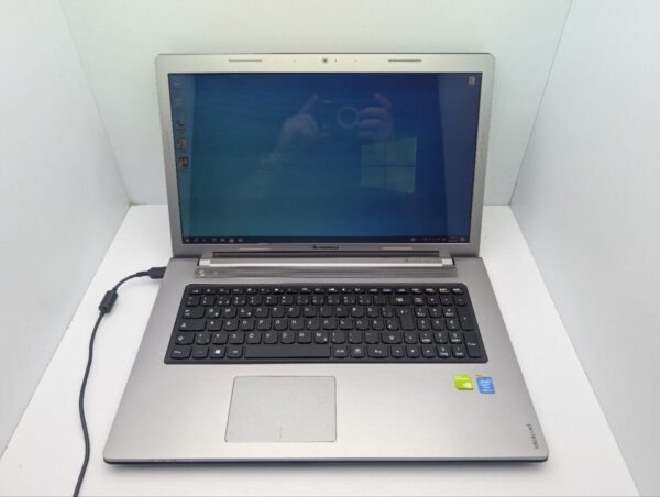 Ноутбук Б-клас Lenovo IdeaPad Z710 / 17.3" (1600x900) TN / Intel Core i5-4200M (2 (4) ядра по 2.5 - 3.1 GHz) / 8 GB DDR3 / 1000 GB HDD / nVidia GeForce GT 740M, 2 GB GDDR3, 64-bit / WebCam / DVD-ROM - Зображення 2