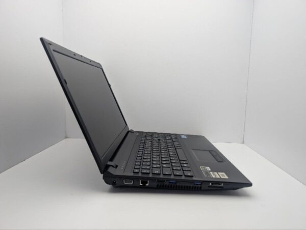 Ноутбук Terra Mobile 1547Q / 15.6" (1366x768) TN / Intel Core i3-3120M (2 (4) ядра по 2.5 GHz) / 6 GB DDR3 / 1000 GB HDD / nVidia GeForce GT 635M, 1 GB GDDR3, 128-bit / WebCam / DVD-ROM - Зображення 4