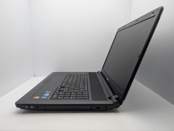 Ноутбук Medion Akoya P8416 / 18.4" (1600x900) TN / Intel Core i3-350M (2 (4) ядра по 2.26 GHz) / 6 GB DDR3 / 500 GB HDD / AMD Radeon HD 4650, 1 GB GDDR3, 128-bit / WebCam / DVD-ROM - Зображення 5