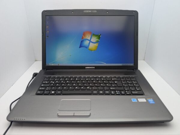 Ноутбук Medion Akoya E7222 / 17.3" (1920x1080) TN / Intel Pentium 2020M (2 ядра по 2.4 GHz) / 8 GB DDR3 / 500 GB HDD / Intel HD Graphics / WebCam / DVD-ROM / АКБ не тримає - Зображення 2