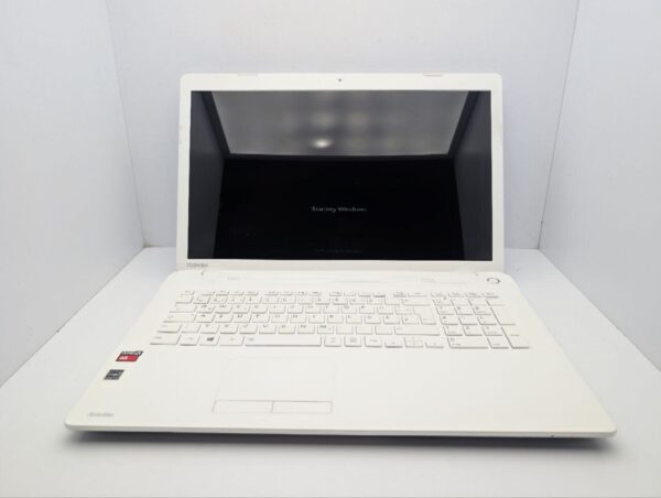 Ноутбук Toshiba Satellite C70D / 17.3" (1600x900) TN / AMD A6-6310 (4 ядра по 2.4 GHz) / 8 GB DDR3 / 500 GB HDD / AMD Radeon R4 Graphics / WebCam / DVD-ROM - Зображення 3