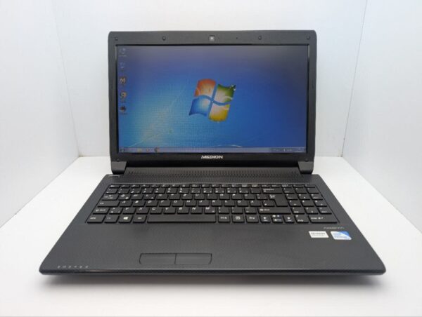 Ноутбук Medion Akoya E6227 / 15.6" (1366x768) TN / Intel Core i7-3630QM (4 (8) ядра по 2.4 - 3.4 GHz) / 8 GB DDR3 / 500 GB HDD / Intel HD Graphics 4000 / WebCam / DVD-ROM - Зображення 2