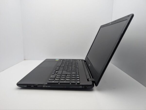 Ноутбук Acer Aspire E5-571G / 15.6" (1366x768) TN / Intel Core i3-4005U (2 (4) ядра по 1.7 GHz) / 6 GB DDR3 / 500 GB HDD / nVidia GeForce 820M, 1 GB GDDR3, 64-bit / WebCam / DVD-ROM - Зображення 5