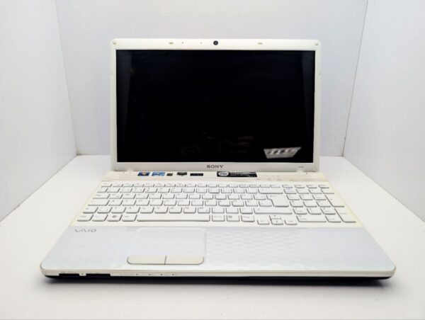 Ноутбук Sony VPC-EH / 15.6" (1366x768) TN / Intel Core i3-2350M (2 (4) ядра по 2.3 GHz) / 6 GB DDR3 / 640 GB HDD / nVidia GeForce 410M, 1 GB GDDR3, 64-bit / WebCam - Зображення 3