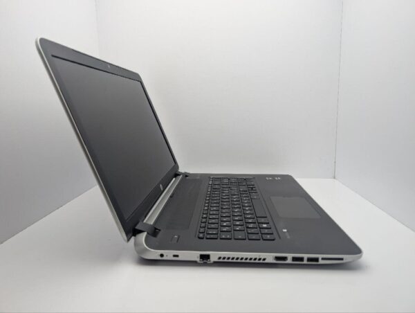 Ноутбук HP Pavilion 17-f005sr / 17.3" (1600x900) TN / AMD A8-6410 (4 ядра по 2.0 - 2.4 GHz) / 8 GB DDR3 / 240 GB SSD / AMD Radeon R7 M260, 2 GB GDDR3, 64-bit / WebCam / DVD-ROM - Зображення 4