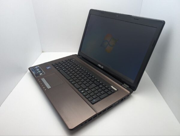 Ноутбук Asus X73E / 17.3" (1600x900) TN / Intel Core i3-2350M (2 (4) ядра по 2.3 GHz) / 6 GB DDR3 / 320 GB HDD / Intel HD Graphics 3000 / WebCam / DVD-ROM - Зображення 7