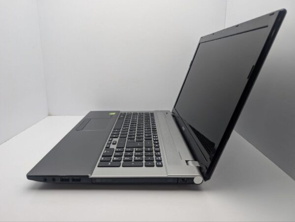 Ноутбук Acer Aspire V3-771G / 17.3" (1600x900) TN / Intel Core i7-2620M (2 (4) ядра по 2.7 - 3.4 GHz) / 8 GB DDR3 / 60 GB SSD + 1000 GB HDD / nVidia GeForce 710M, 2 GB GDDR3, 64-bit / WebCam / DVD-ROM - Зображення 5