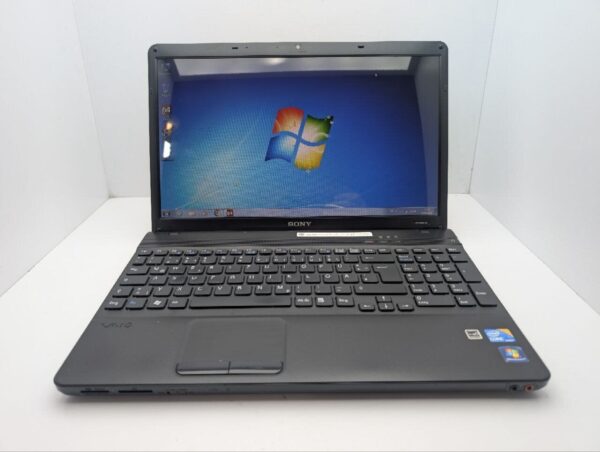 Ноутбук Sony VPC-EB4L1E / 15.6" (1366x768) TN / Intel Core i3-380M (2 ядра по 2.5 GHz) / 6 GB DDR3 / 750 GB HDD / Intel HD Graphics / WebCam / DVD-ROM - Зображення 2