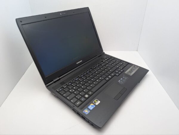 Ноутбук Samsung P580 / 15.6" (1366x768) TN / Intel Core i3-380M (2 (4) ядра по 2.5 GHz) / 6 GB DDR3 / 320 GB HDD / nVidia GeForce GT 330M, 1 GB GDDR3, 128-bit / WebCam / DVD-ROM - Зображення 6