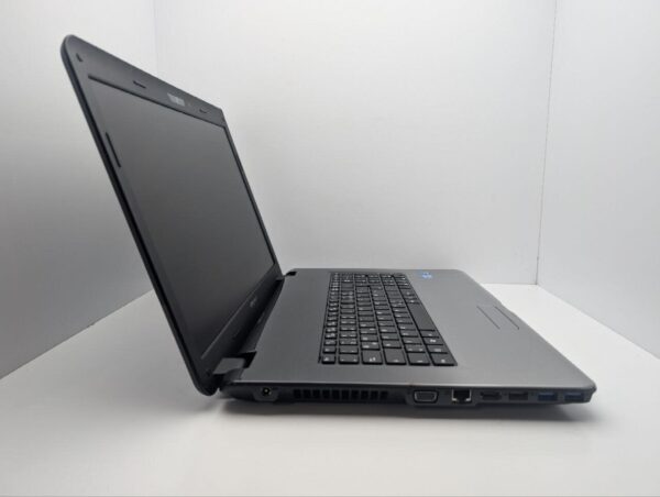 Ноутбук Medion Akoya P7624 / 17.3" (1600x900) TN / Intel Core i3-2350M (2 (4) ядра по 2.3 GHz) / 6 GB DDR3 / 1000 GB HDD / nVidia GeForce GT 630M, 1 GB GDDR5, 128-bit / WebCam / DVD-ROM - Зображення 4