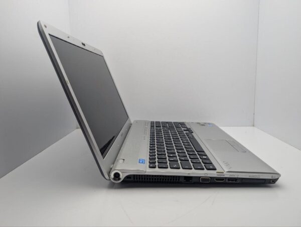 Ноутбук Sony VPCF1 / 16.4" (1920x1080) TN / Intel Core i5-560M (2 (4) ядра по 2.6 - 3.2 GHz) / 8 GB DDR3 / 500 GB HDD / nVidia GeForce GT 425M, 1 GB GDDR3, 128-bit / WebCam / DVD-ROM - Зображення 4