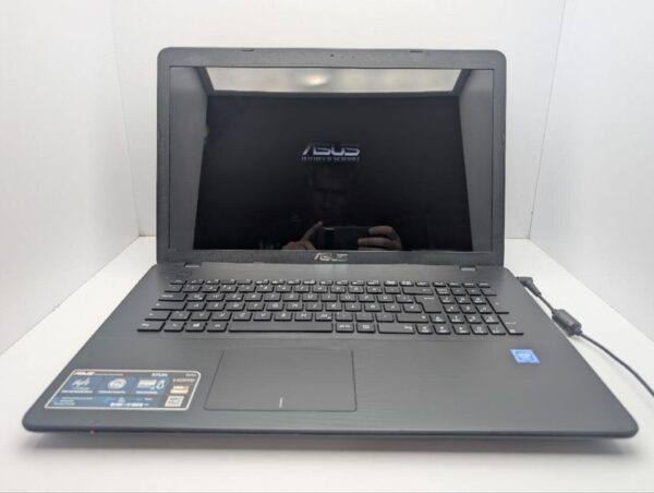 Ноутбук Asus R752N / 17.3" (1600x900) TN / Intel Celeron N3350 (2 ядра по 1.1 - 2.4 GHz) / 8 GB DDR3 / 120 GB SSD / Intel HD Graphics 500 / WebCam / DVD-ROM - Зображення 2