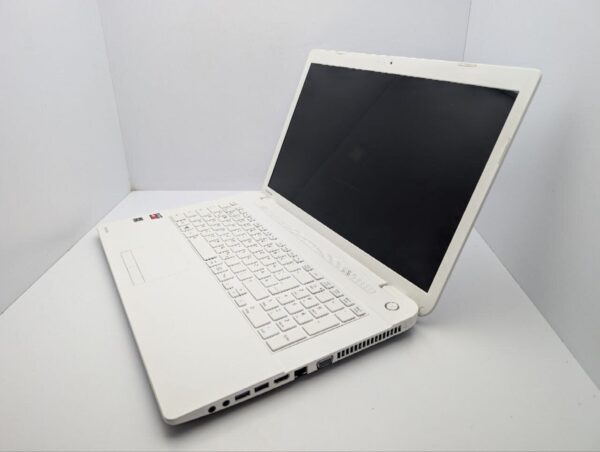 Ноутбук Toshiba Satellite C70D / 17.3" (1600x900) TN / AMD A6-6310 (4 ядра по 2.4 GHz) / 8 GB DDR3 / 500 GB HDD / AMD Radeon R4 Graphics / WebCam / DVD-ROM - Зображення 7