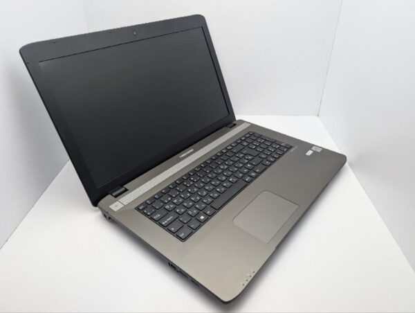 Ноутбук Medion Akoya E7225 / 17.3" (1600x900) TN / Intel Celeron N2840 (2 ядра по 2.16 - 2.58 GHz) / 8 GB DDR3 / 120 GB SSD / Intel HD Graphics / WebCam / DVD-ROM / АКБ не тримає - Зображення 6