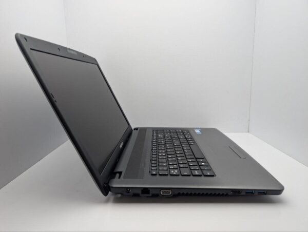 Ноутбук Medion Akoya E7222 / 17.3" (1920x1080) TN / Intel Pentium 2020M (2 ядра по 2.4 GHz) / 8 GB DDR3 / 500 GB HDD / Intel HD Graphics / WebCam / DVD-ROM / АКБ не тримає - Зображення 4