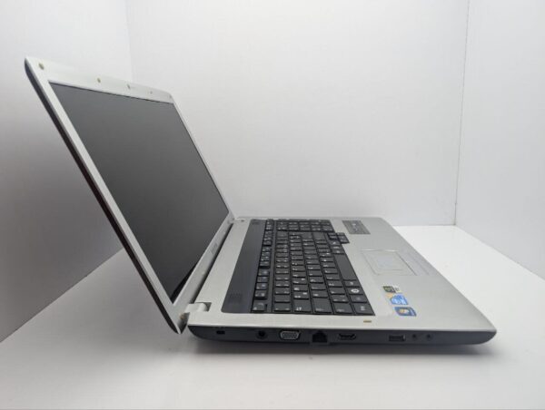 Ноутбук Samsung E372 / 17.3" (1600x900) TN / Intel Core i3-370M (2 (4) ядра по 2.4 GHz) / 6 GB DDR3 / 500 GB HDD / nVidia GeForce 310M, 512 MB GDDR3, 64-bit / WebCam / DVD-ROM - Зображення 4