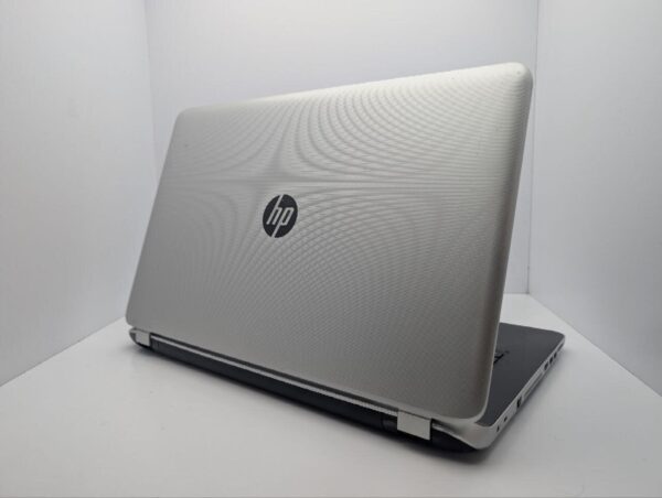 Ноутбук HP Pavilion 17-f005sr / 17.3" (1600x900) TN / AMD A8-6410 (4 ядра по 2.0 - 2.4 GHz) / 8 GB DDR3 / 240 GB SSD / AMD Radeon R7 M260, 2 GB GDDR3, 64-bit / WebCam / DVD-ROM - Зображення 8