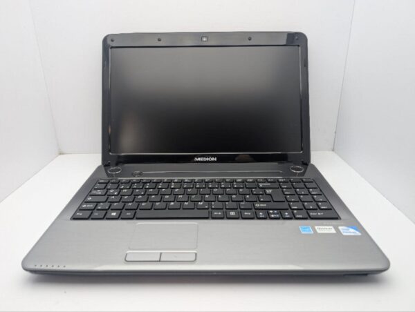 Ноутбук Medion Akoya E6234 / 15.6" (1366x768) TN / Intel Pentium 2020M (2 ядра по 2.4 GHz) / 6 GB DDR3 / 500 GB HDD / Intel HD Graphics / WebCam / DVD-ROM - Зображення 3