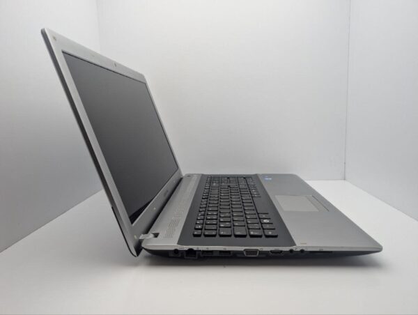 Ноутбук Samsung RV720 / 17.3" (1600x900) TN / Intel Core i5-2410M (2 (4) ядра по 2.3 - 2.9 GHz) / 6 GB DDR3 / 1000 GB HDD / Intel HD Graphics 3000 / WebCam - Зображення 4