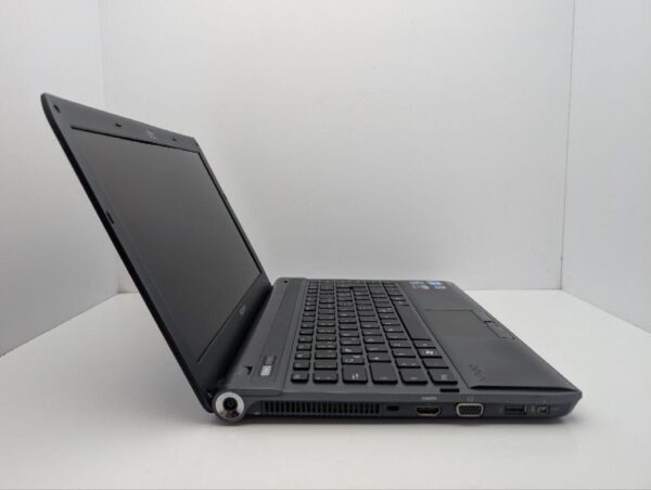Ноутбук Sony VPC S13 / 13.3" (1366x768) TN / Intel Core i5-580M (2 (4) ядра по 2.6 - 3.3 GHz) / 6 GB DDR3 / 500 GB HDD / nVidia GeForce 310M, 512 MB GDDR3, 64-bit / WebCam / DVD-ROM - Зображення 4
