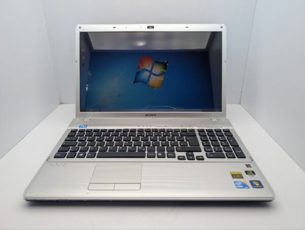 Ноутбук Sony VPCF1 / 16.4" (1920x1080) TN / Intel Core i5-560M (2 (4) ядра по 2.6 - 3.2 GHz) / 8 GB DDR3 / 500 GB HDD / nVidia GeForce GT 425M, 1 GB GDDR3, 128-bit / WebCam / DVD-ROM - Зображення 2