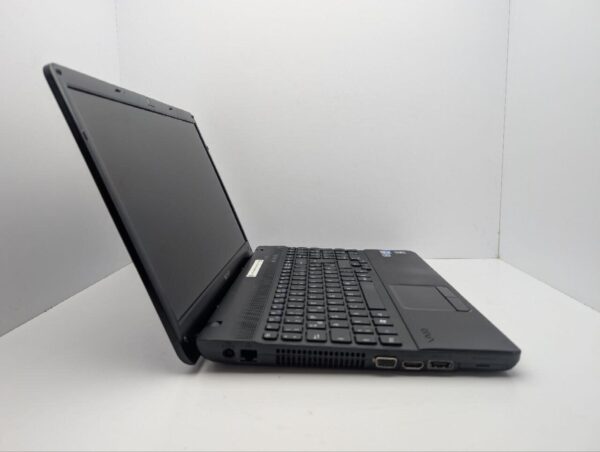 Ноутбук Sony VPC-EB4L1E / 15.6" (1366x768) TN / Intel Core i3-380M (2 ядра по 2.5 GHz) / 6 GB DDR3 / 750 GB HDD / Intel HD Graphics / WebCam / DVD-ROM - Зображення 4
