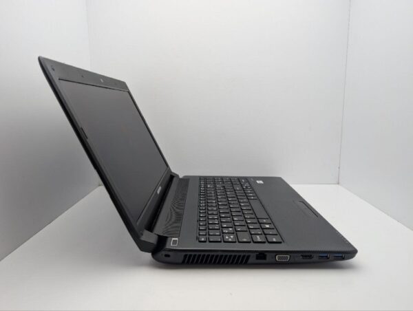 Ноутбук Medion Akoya E6227 / 15.6" (1366x768) TN / Intel Core i7-3630QM (4 (8) ядра по 2.4 - 3.4 GHz) / 8 GB DDR3 / 500 GB HDD / Intel HD Graphics 4000 / WebCam / DVD-ROM - Зображення 4