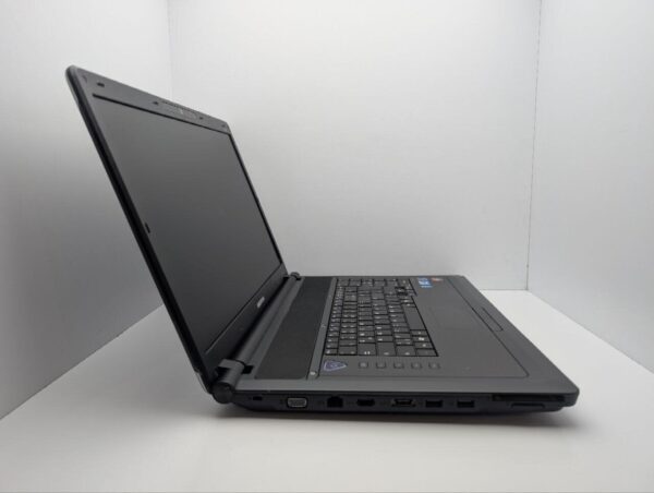 Ноутбук Medion Akoya P8416 / 18.4" (1600x900) TN / Intel Core i3-350M (2 (4) ядра по 2.26 GHz) / 6 GB DDR3 / 500 GB HDD / AMD Radeon HD 4650, 1 GB GDDR3, 128-bit / WebCam / DVD-ROM - Зображення 4