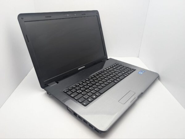 Ноутбук Medion Akoya P7624 / 17.3" (1600x900) TN / Intel Core i3-2350M (2 (4) ядра по 2.3 GHz) / 6 GB DDR3 / 1000 GB HDD / nVidia GeForce GT 630M, 1 GB GDDR5, 128-bit / WebCam / DVD-ROM - Зображення 6