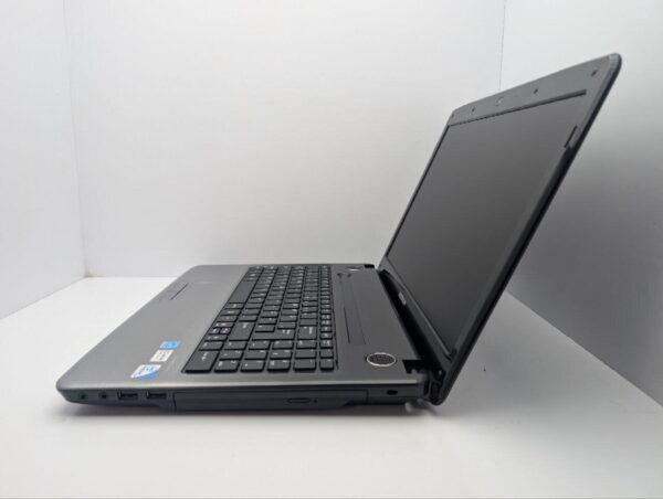 Ноутбук Medion Akoya E6234 / 15.6" (1366x768) TN / Intel Pentium 2020M (2 ядра по 2.4 GHz) / 6 GB DDR3 / 500 GB HDD / Intel HD Graphics / WebCam / DVD-ROM - Зображення 5