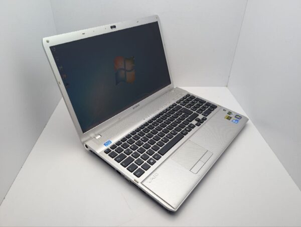 Ноутбук Sony VPCF1 / 16.4" (1920x1080) TN / Intel Core i5-560M (2 (4) ядра по 2.6 - 3.2 GHz) / 8 GB DDR3 / 500 GB HDD / nVidia GeForce GT 425M, 1 GB GDDR3, 128-bit / WebCam / DVD-ROM - Зображення 6