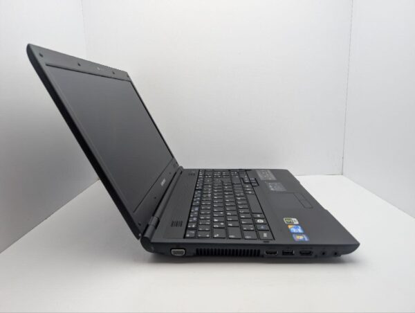 Ноутбук Samsung P580 / 15.6" (1366x768) TN / Intel Core i3-380M (2 (4) ядра по 2.5 GHz) / 6 GB DDR3 / 320 GB HDD / nVidia GeForce GT 330M, 1 GB GDDR3, 128-bit / WebCam / DVD-ROM - Зображення 4