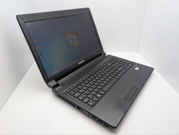 Ноутбук Medion Akoya E6227 / 15.6" (1366x768) TN / Intel Core i7-3630QM (4 (8) ядра по 2.4 - 3.4 GHz) / 8 GB DDR3 / 500 GB HDD / Intel HD Graphics 4000 / WebCam / DVD-ROM - Зображення 6