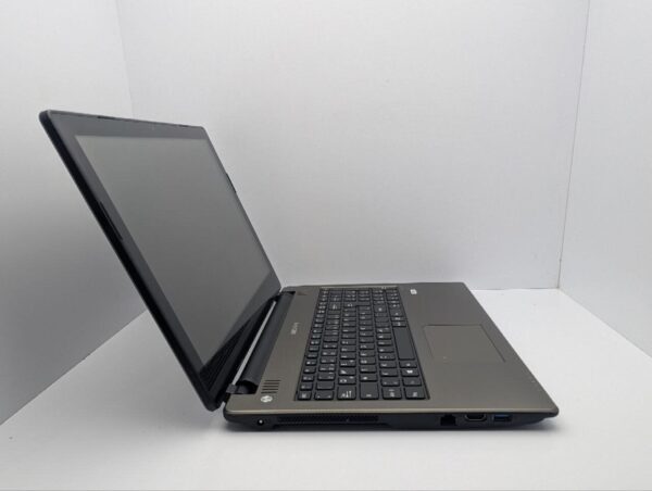 Ноутбук Medion E6239E / 15.6" (1366x768) TN Touch / Intel Pentium N3530 (4 ядра по 2.16 - 2.58 GHz) / 8 GB DDR3 / 120 GB SSD / Intel HD Graphics / WebCam / DVD-ROM - Зображення 4