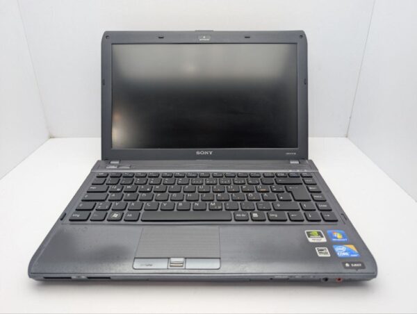 Ноутбук Sony VPC S13 / 13.3" (1366x768) TN / Intel Core i5-580M (2 (4) ядра по 2.6 - 3.3 GHz) / 6 GB DDR3 / 500 GB HDD / nVidia GeForce 310M, 512 MB GDDR3, 64-bit / WebCam / DVD-ROM - Зображення 3