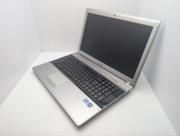 Ноутбук Samsung RV720 / 17.3" (1600x900) TN / Intel Core i5-2410M (2 (4) ядра по 2.3 - 2.9 GHz) / 6 GB DDR3 / 1000 GB HDD / Intel HD Graphics 3000 / WebCam - Зображення 7