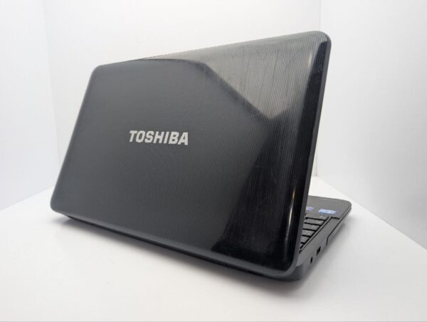 Ноутбук Toshiba Satellite C855 / 15.6" (1366x768) TN / Intel Core i3-2350M (2 (4) ядра по 2.3 GHz) / 6 GB DDR3 / 500 GB HDD / Intel HD Graphics 3000 / WebCam - Зображення 8