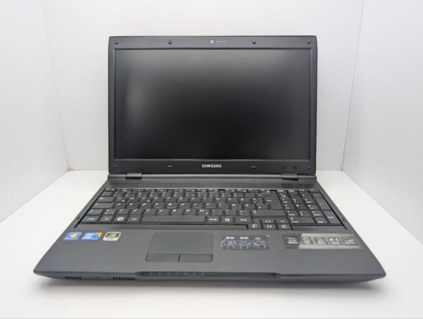 Ноутбук Samsung P580 / 15.6" (1366x768) TN / Intel Core i3-380M (2 (4) ядра по 2.5 GHz) / 6 GB DDR3 / 320 GB HDD / nVidia GeForce GT 330M, 1 GB GDDR3, 128-bit / WebCam / DVD-ROM - Зображення 3