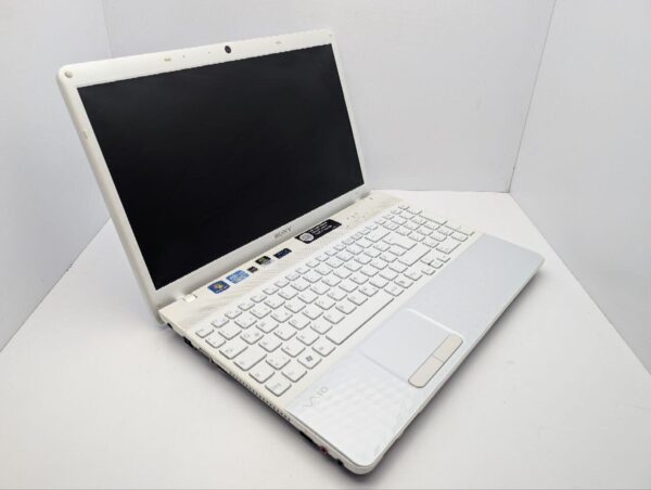 Ноутбук Sony VPC-EH / 15.6" (1366x768) TN / Intel Core i3-2350M (2 (4) ядра по 2.3 GHz) / 6 GB DDR3 / 640 GB HDD / nVidia GeForce 410M, 1 GB GDDR3, 64-bit / WebCam - Зображення 6