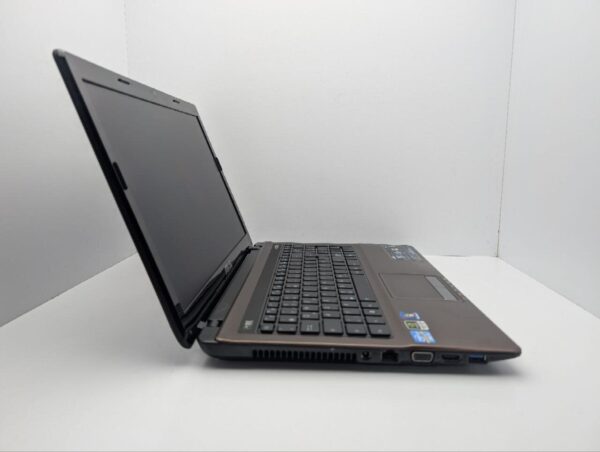 Ноутбук Asus X53S / 15.6'' (1366x768) TN / Intel Core i3-2330M (2 (4) ядра по 2.2 GHz) / 6 GB DDR3 / 320 GB HDD / nVidia GeForce GT 540M, 1 GB GDDR3, 128-bit / WebCam / DVD-ROM - Зображення 4