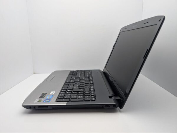 Ноутбук Medion Akoya P6812 / 15.6" (1366x768) TN / Intel Core i3-2330M (2 (4) ядра по 2.2 GHz) / 6 GB DDR3 / 750 GB HDD / nVidia GeForce GT 555M, 1 GB GDDR3, 128-bit / WebCam - Зображення 5