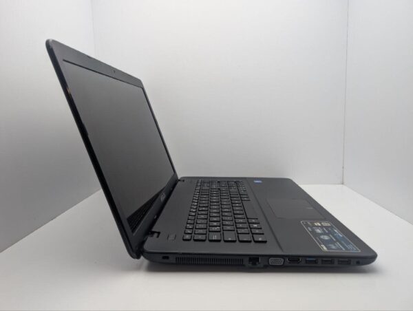 Ноутбук Asus R752N / 17.3" (1600x900) TN / Intel Celeron N3350 (2 ядра по 1.1 - 2.4 GHz) / 8 GB DDR3 / 120 GB SSD / Intel HD Graphics 500 / WebCam / DVD-ROM - Зображення 3