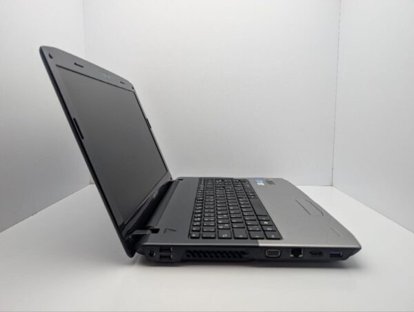 Ноутбук Medion Akoya P6812 / 15.6" (1366x768) TN / Intel Core i3-2330M (2 (4) ядра по 2.2 GHz) / 6 GB DDR3 / 750 GB HDD / nVidia GeForce GT 555M, 1 GB GDDR3, 128-bit / WebCam - Зображення 4