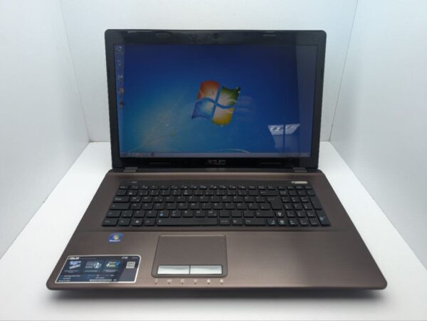 Ноутбук Asus X73E / 17.3" (1600x900) TN / Intel Core i3-2350M (2 (4) ядра по 2.3 GHz) / 6 GB DDR3 / 320 GB HDD / Intel HD Graphics 3000 / WebCam / DVD-ROM - Зображення 2