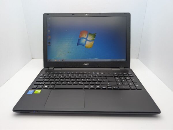 Ноутбук Acer Aspire E5-571G / 15.6" (1366x768) TN / Intel Core i3-4005U (2 (4) ядра по 1.7 GHz) / 6 GB DDR3 / 500 GB HDD / nVidia GeForce 820M, 1 GB GDDR3, 64-bit / WebCam / DVD-ROM - Зображення 2
