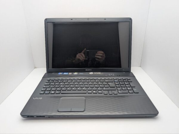 Ноутбук Sony VPCEJ / 17.3" (1600x900) TN / Intel Core i3-2350M (2 (4) ядра по 2.3 GHz) / 6 GB DDR3 / 640 GB HDD / nVidia GeForce 410M, 1 GB GDDR3, 64-bit / WebCam / DVD-ROM - Зображення 3