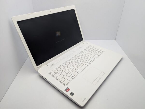 Ноутбук Toshiba Satellite C70D / 17.3" (1600x900) TN / AMD A6-6310 (4 ядра по 2.4 GHz) / 8 GB DDR3 / 500 GB HDD / AMD Radeon R4 Graphics / WebCam / DVD-ROM - Зображення 6